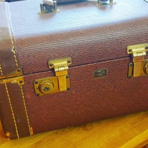 vintage traveling case, colour brown